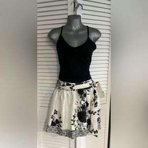TwentyOne mini skirt size small - sash tie belt - white and black rose design